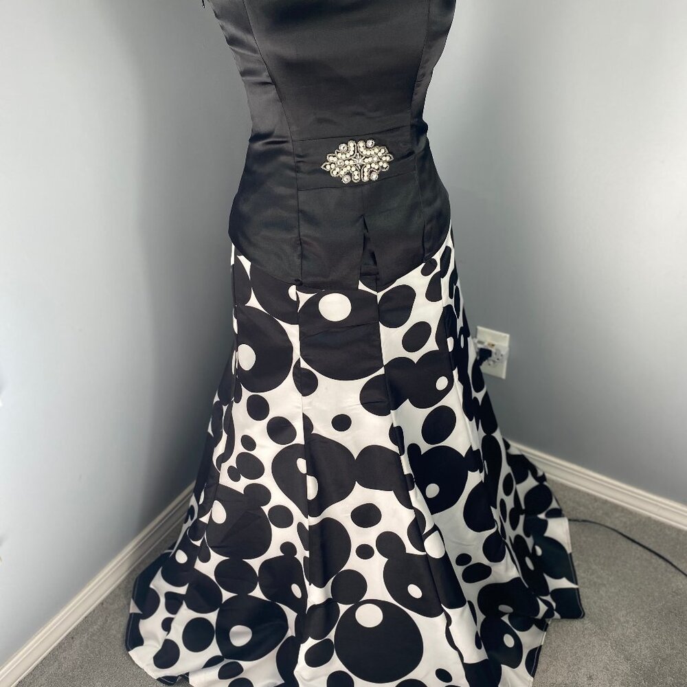 Two-piece bustier with skirt from Venus